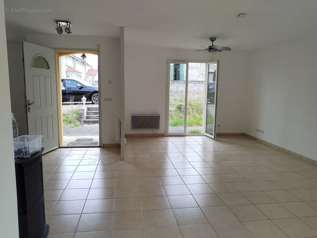 Maison à SAINT-CLAIR-DE-LA-TOUR