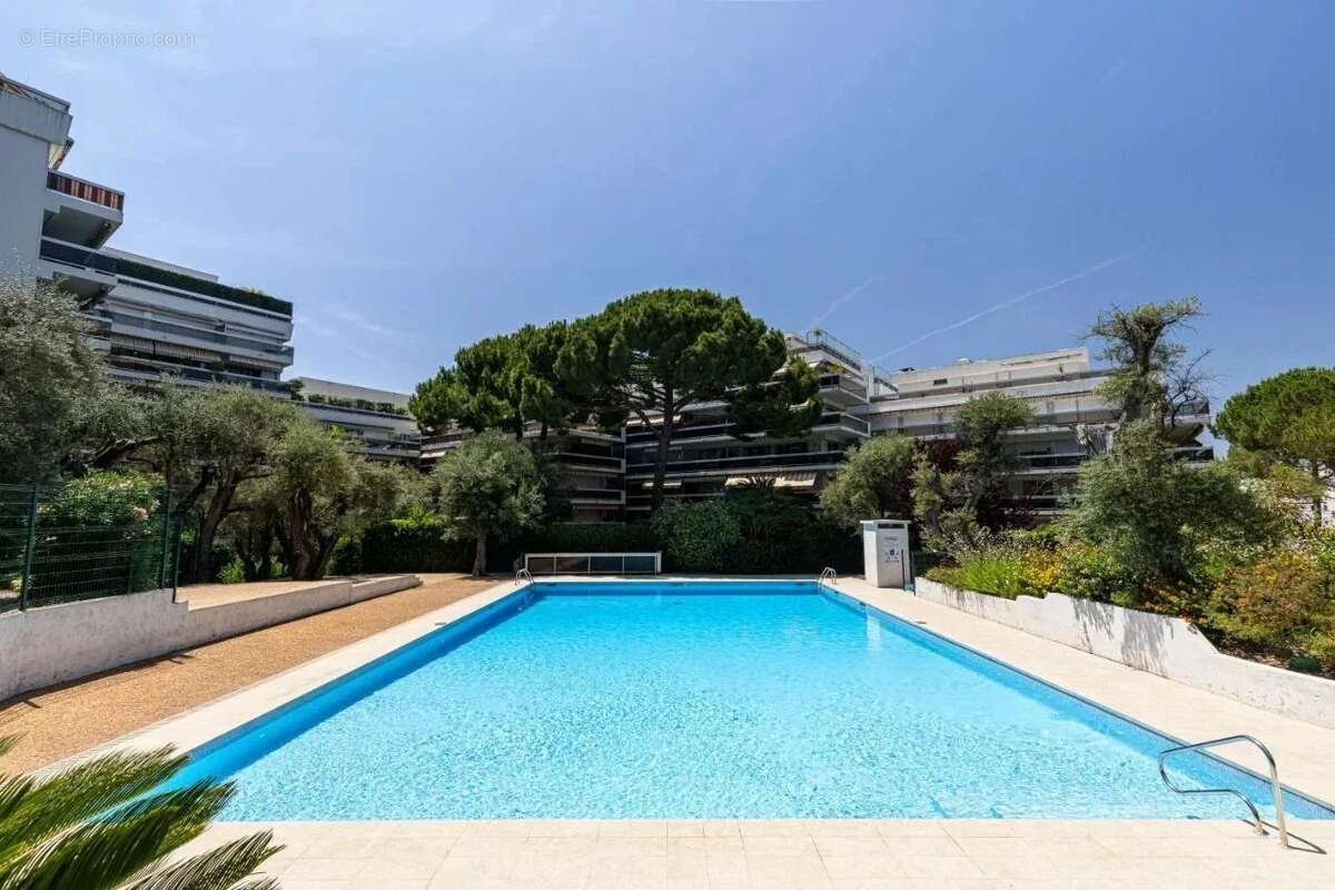À Vendre – Studio investisseur avec terrasse – Secteur Rostagne, Juan-les-Pins - photo 4