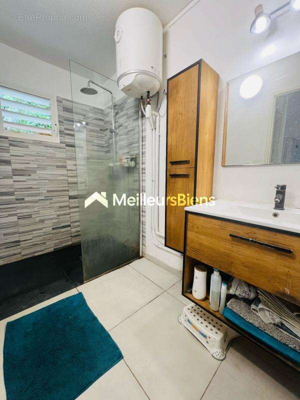 Appartement à LAMENTIN