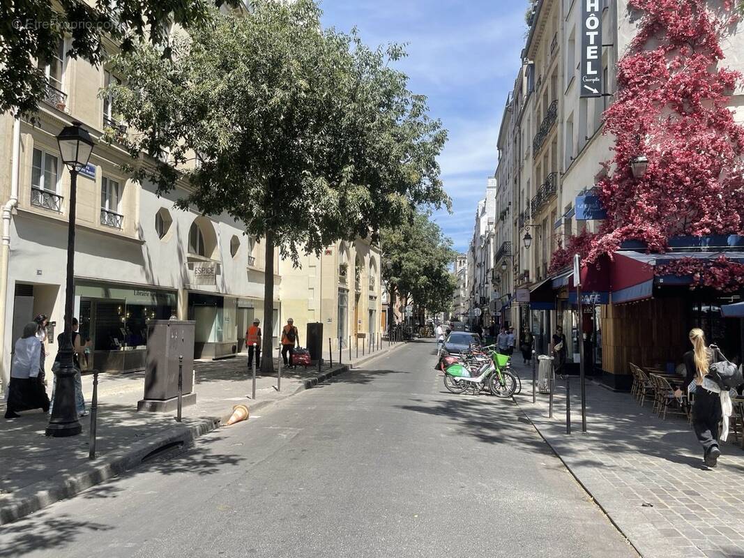 Autre à PARIS-3E