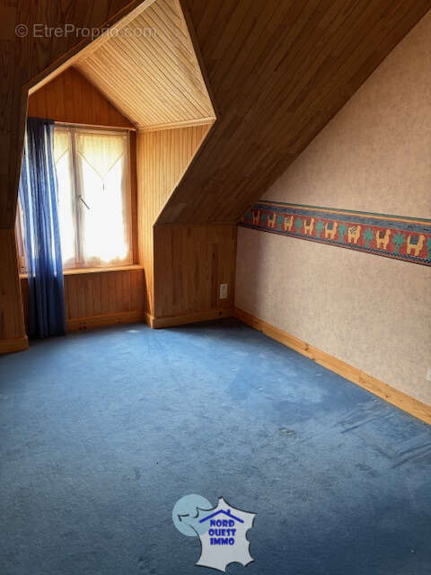 Maison à AMBRIERES-LES-VALLEES