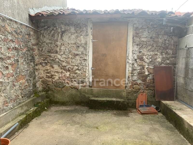 Maison à SAINT-BARTHELEMY-LESTRA