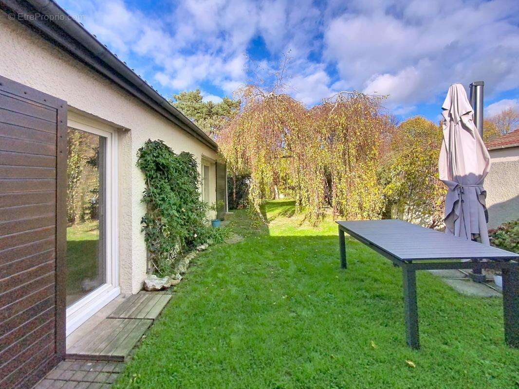 Maison à VOISINS-LE-BRETONNEUX