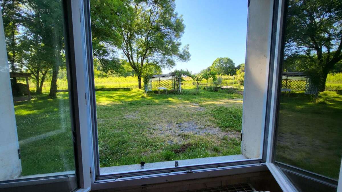 241300 Maison Bosset 5 pièces de plain pied 103 m2 à rénover sur parcelle de 2237 m² - photo 15