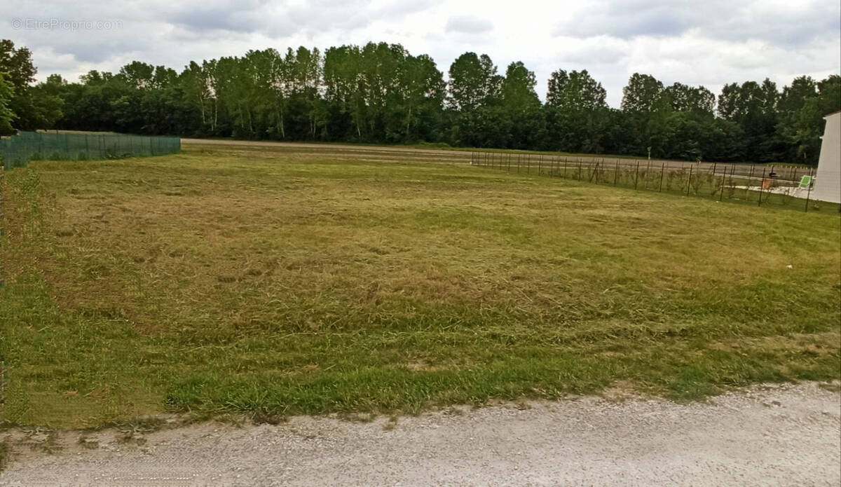 Terrain à SAINT-MEDARD