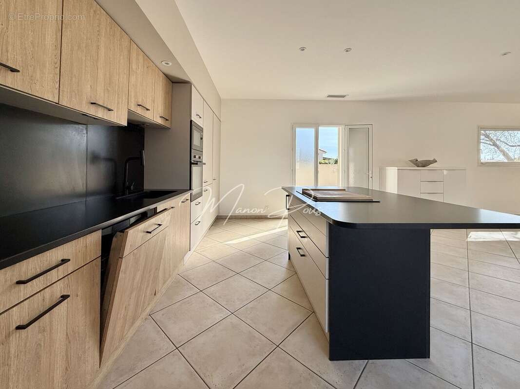 Maison 230 m² à Saint-Esteve  - photo 54