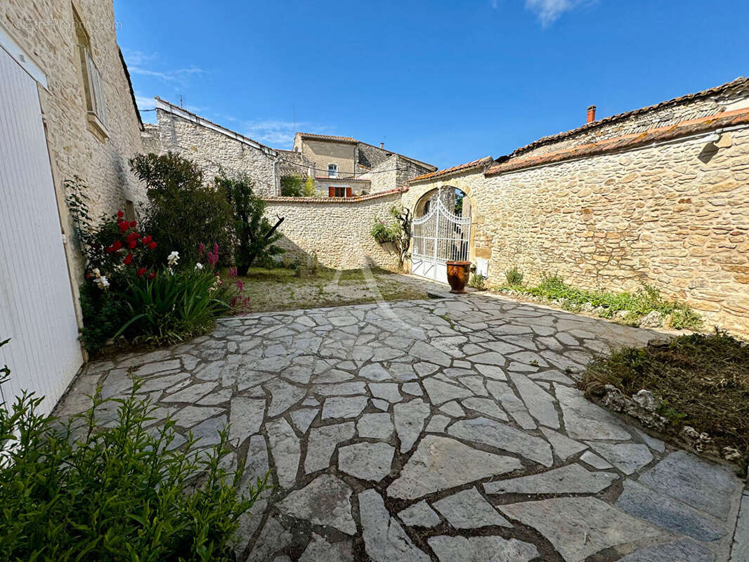 Belle propriété en Pierres -  250 m2 + dépendances - photo 13