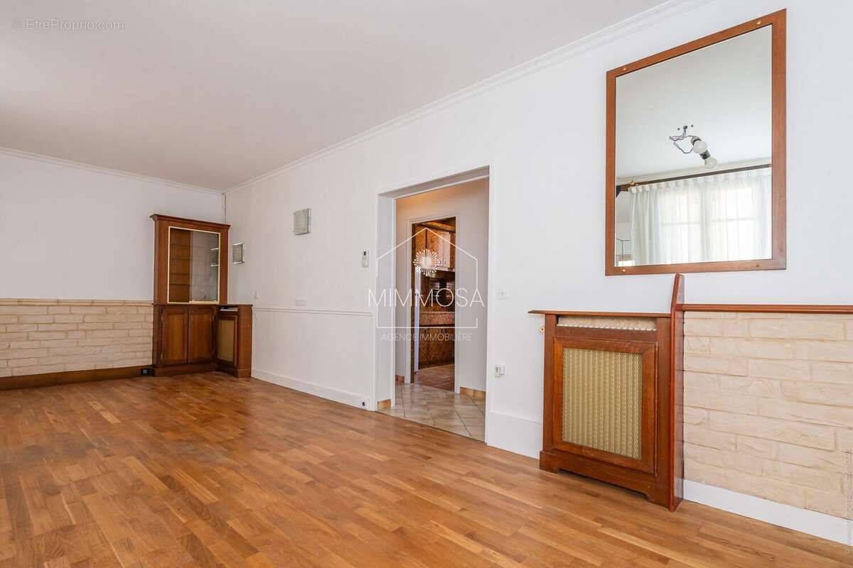 Appartement à LES PAVILLONS-SOUS-BOIS
