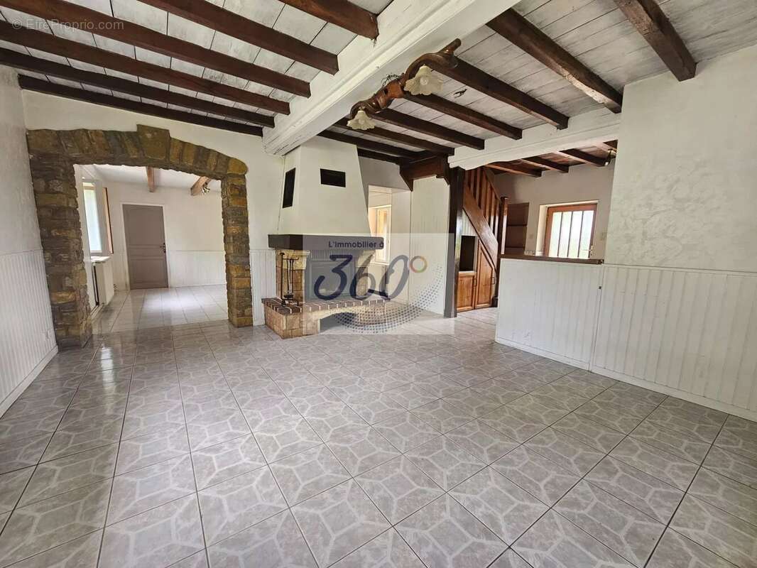 Maison à CLUNY