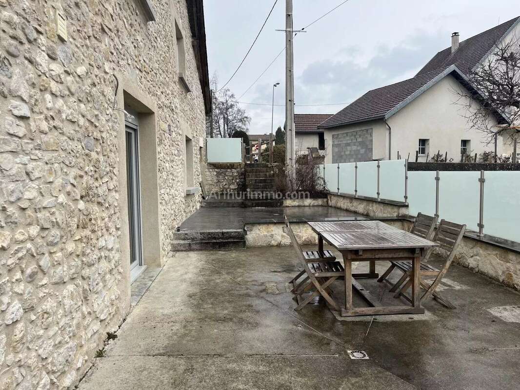 Maison à CHAMPAGNE-EN-VALROMEY