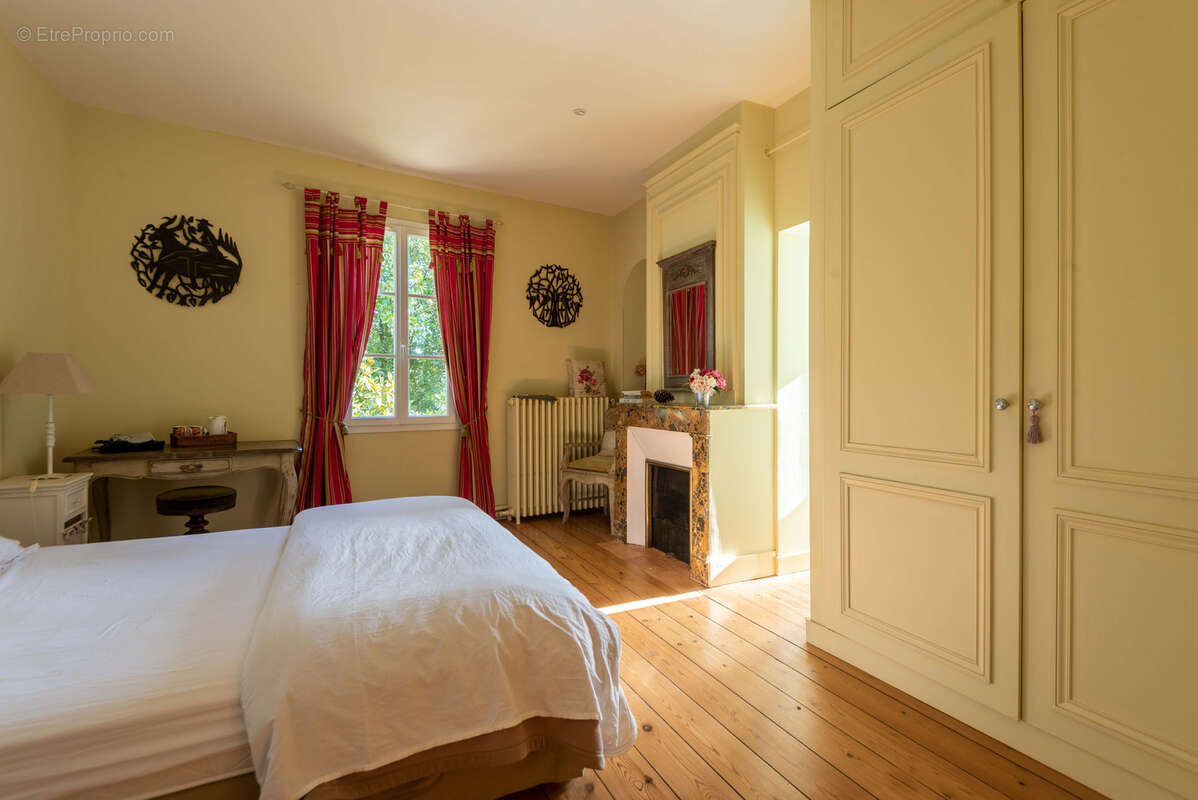 Propriete en pierre - 310 m2 - 4/5 ch - maison d'amis de 50 m2 - parc de 2386 m2 - photo 22