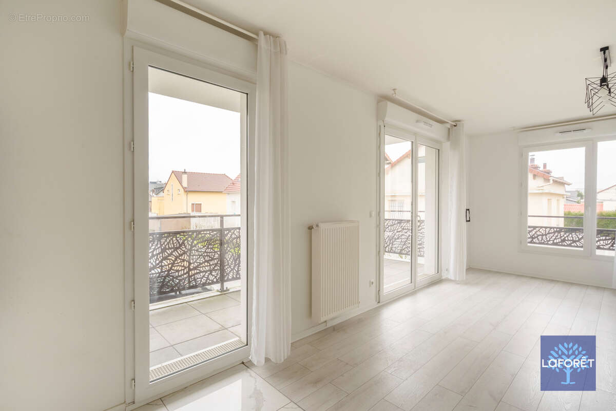 Appartement à LES PAVILLONS-SOUS-BOIS