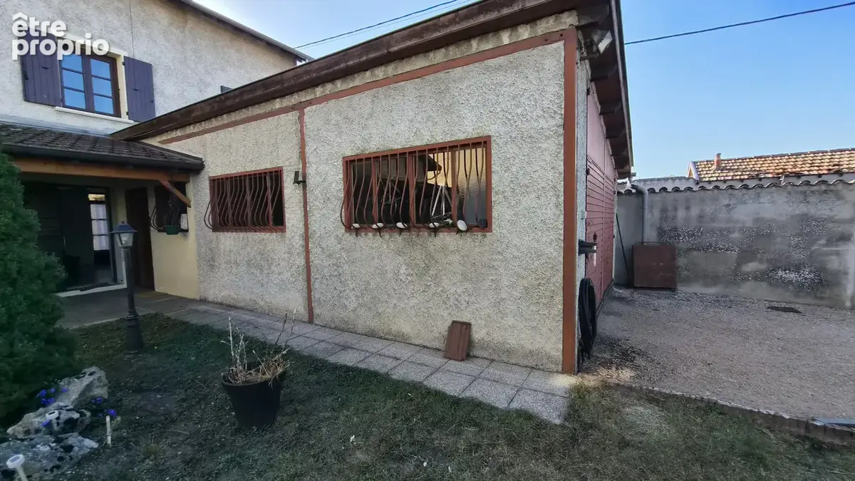 Maison d'habitation mitoyenne d'un coté, garage et jardin sur Tignieu-Jameyzieu - photo 2