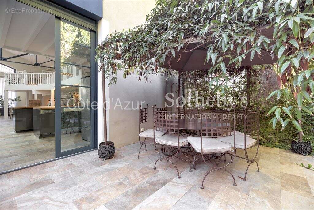 Cannes centre, villa de ville rénovée avec terrasse à proximité de la Croisette - photo 12