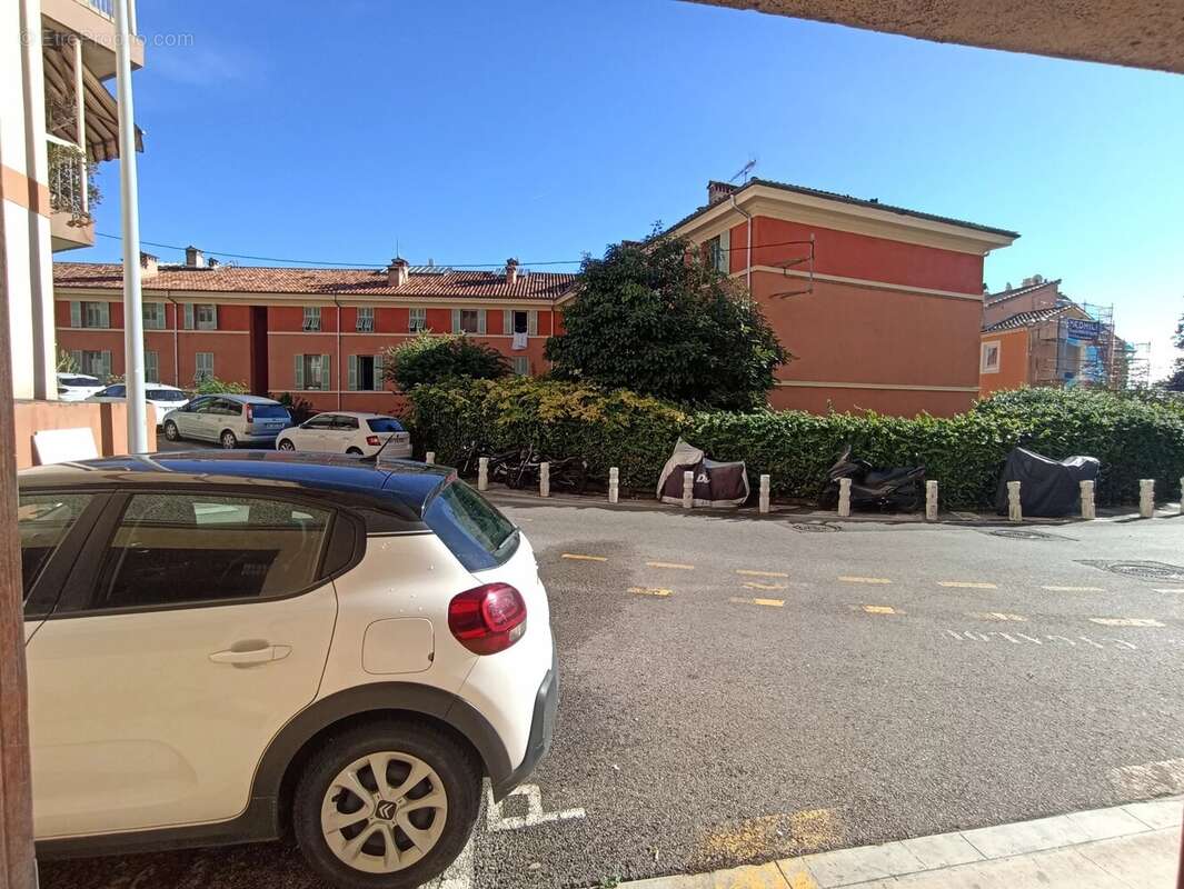 Appartement à SAINT-LAURENT-DU-VAR