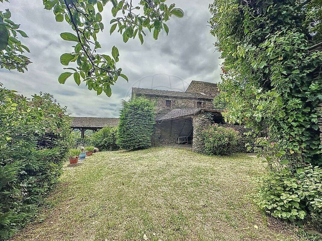 Maison à SAINT-GERMAIN-DE-CALBERTE