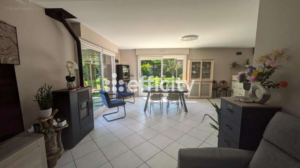 Maison à GONDECOURT