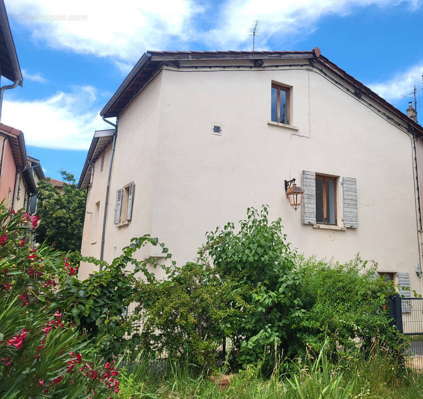 Maison à NEUVILLE-SUR-SAONE