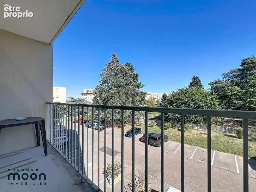 Oullins - Glacière T3/4 lumineux rénové 68m² + parking + cave 225 000€ - photo 11