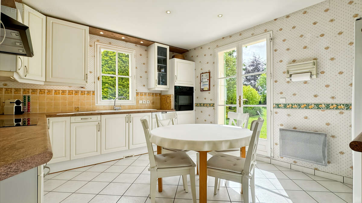 Maison à SAINT-NOM-LA-BRETECHE