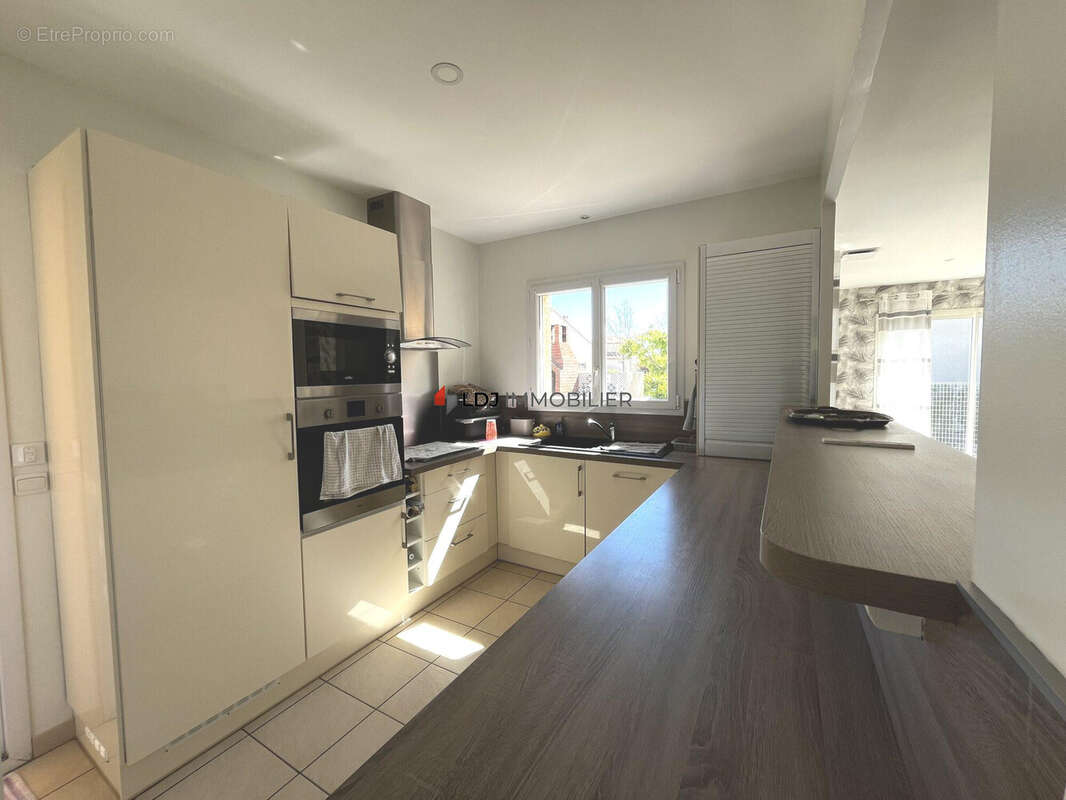 Maison à SAINT-LAURENT-DE-LA-SALANQUE