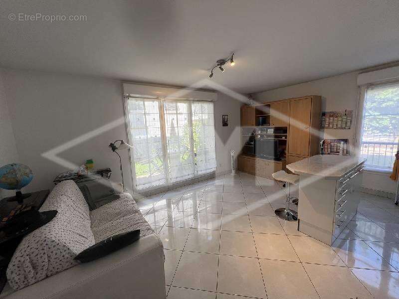 Appartement 43 m² à Combs-La-Ville  - photo 3