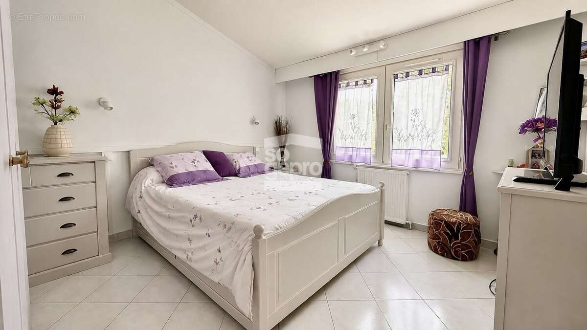Réf : 2313 - Vente 4 Pièces Mezzanine, avec Parking secteur Les Falaises ! - photo 8