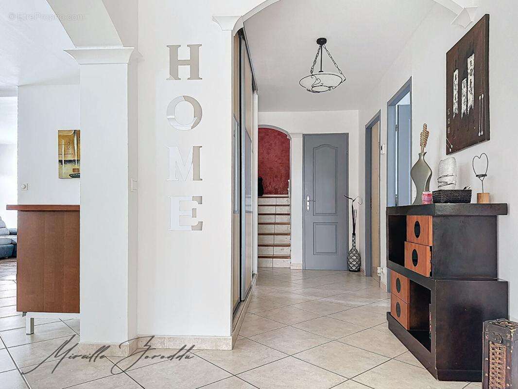 Maison à JONQUIERES-SAINT-VINCENT