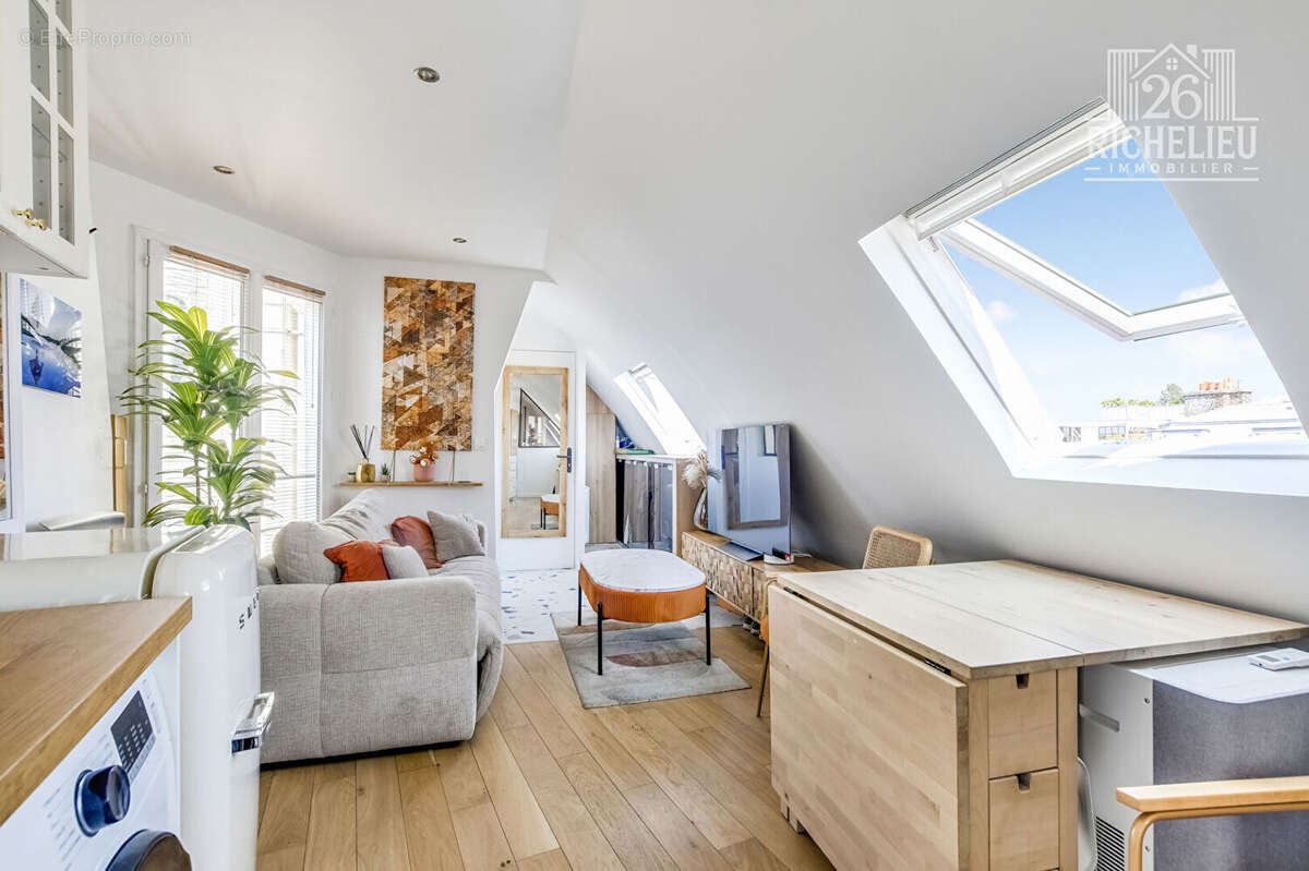 Paris 1er-Saint honoré, Pont Neuf.Appartement deux pièces 39m2 de charme - photo 8