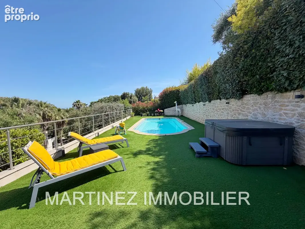 Cagnes-sur-Mer Pain de Sucre   Villa  rénovée de 236 m2 avec piscine, appartement indépendant et aperçu mer - photo 13
