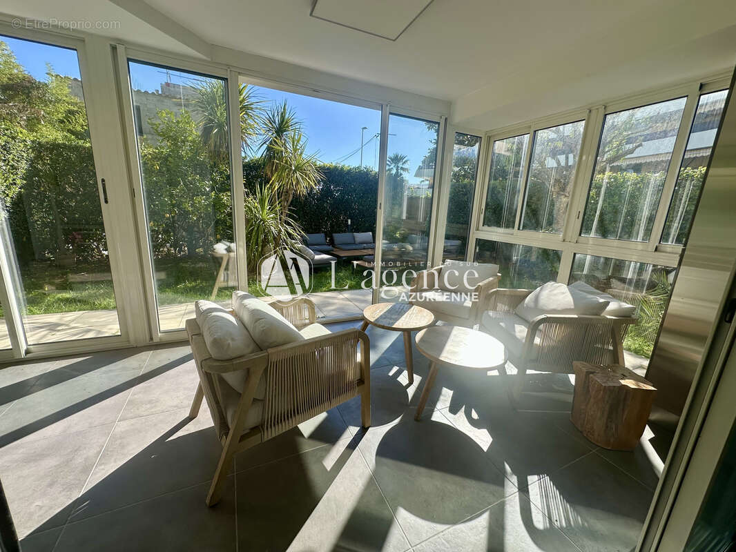 Appartement à SAINT-LAURENT-DU-VAR