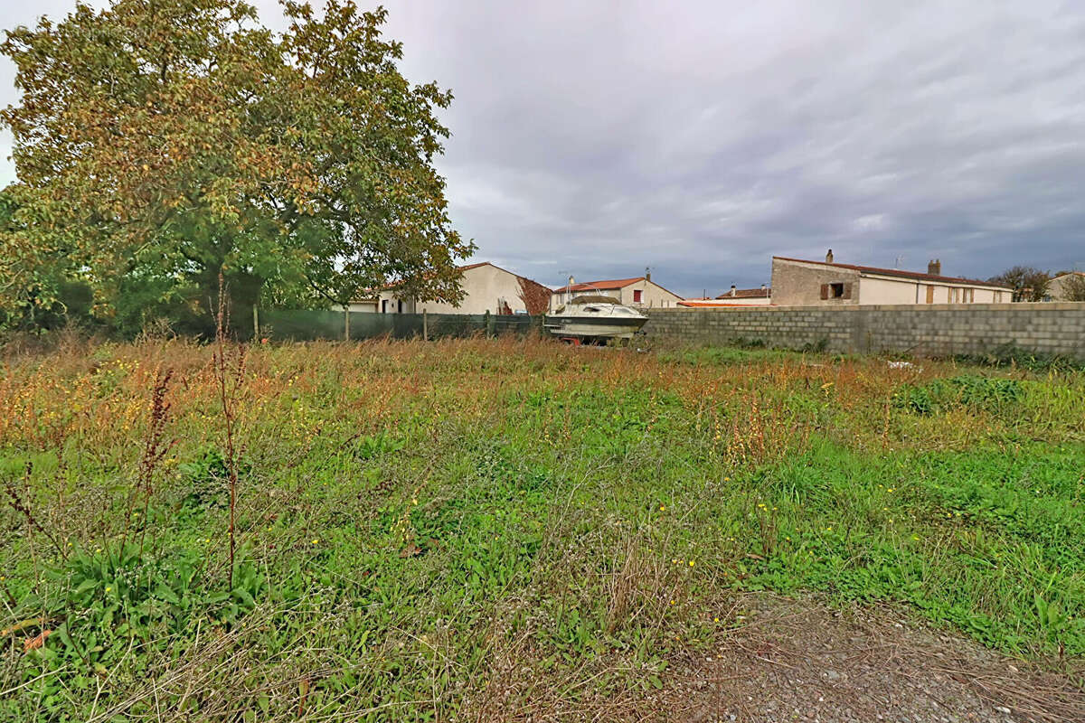 Terrain à SAINTE-SOULLE