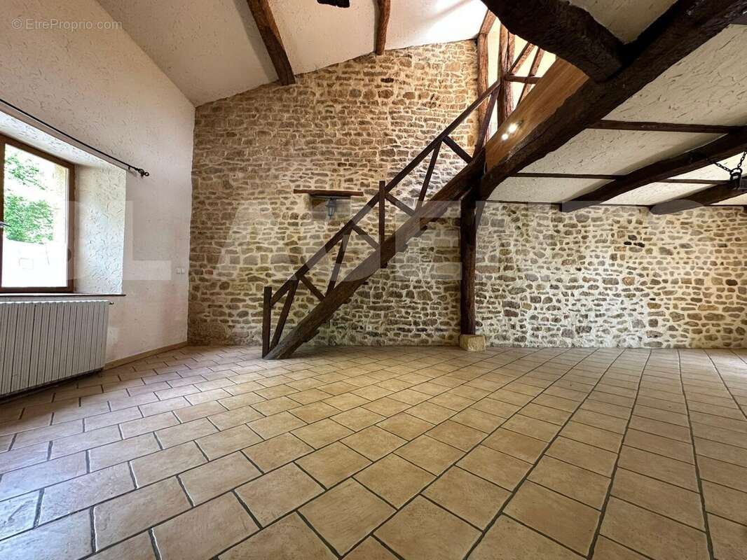 WhatsApp Image 2025-05-28 à 16 - Maison à LINAY