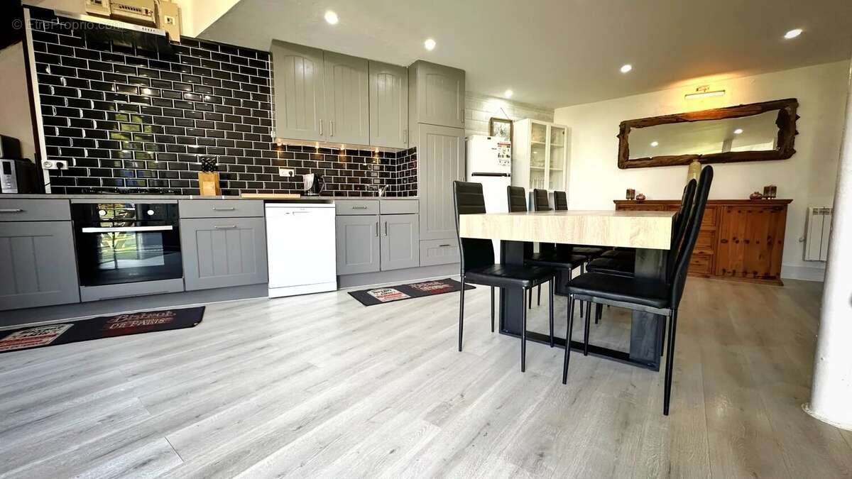 Maison à MOUTIER-MALCARD