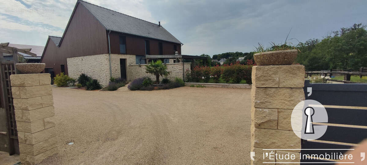 Maison Saint Ouen Des Toits 9 pièce(s) 189 m2 + 6 gîtes (132 m²) - photo 4