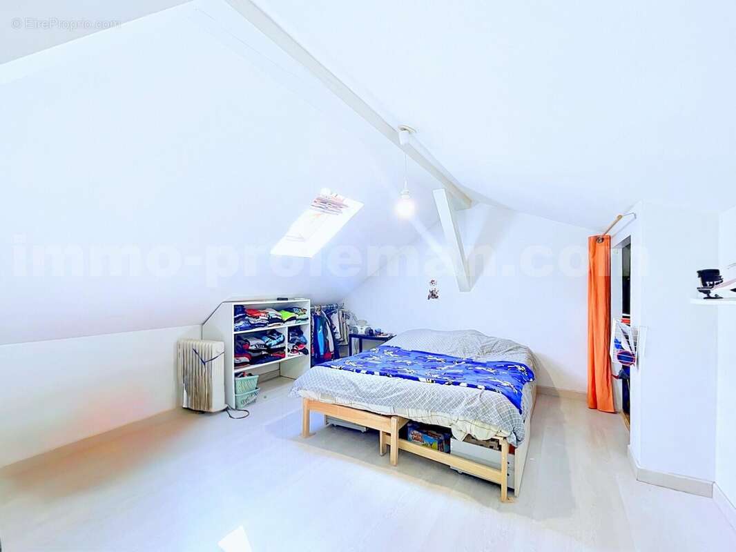 Appartement_Saint_Jeoire__grand_espace_proche_ecole_genève_frontière_suisse_ceva_bus_commerces_lumineux_calme_Balcon_extérieur_séjour_salon_cuisine_chambre_1_2_3_salle_de_d'eau_