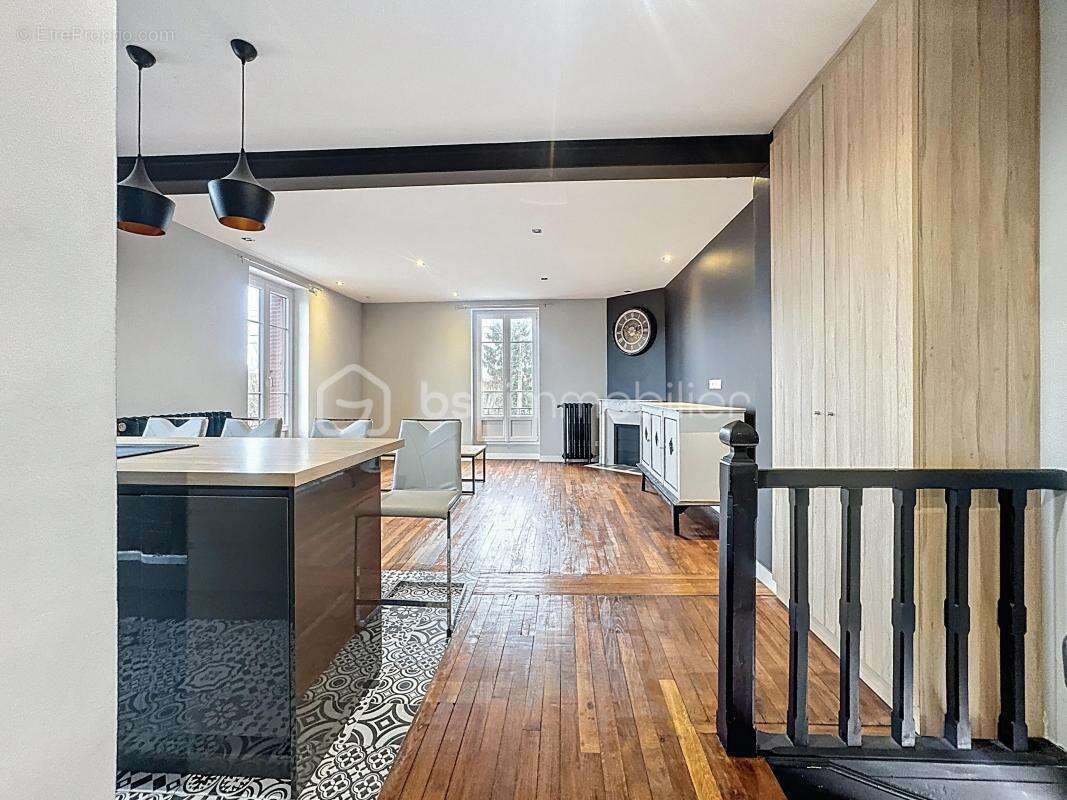 Maison à CRECY-LA-CHAPELLE