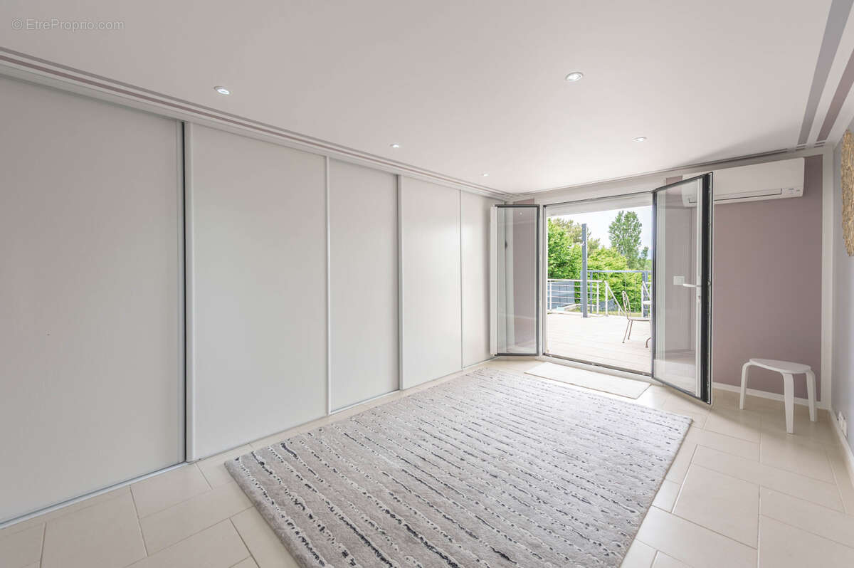 Maison à SAINT-CERGUES