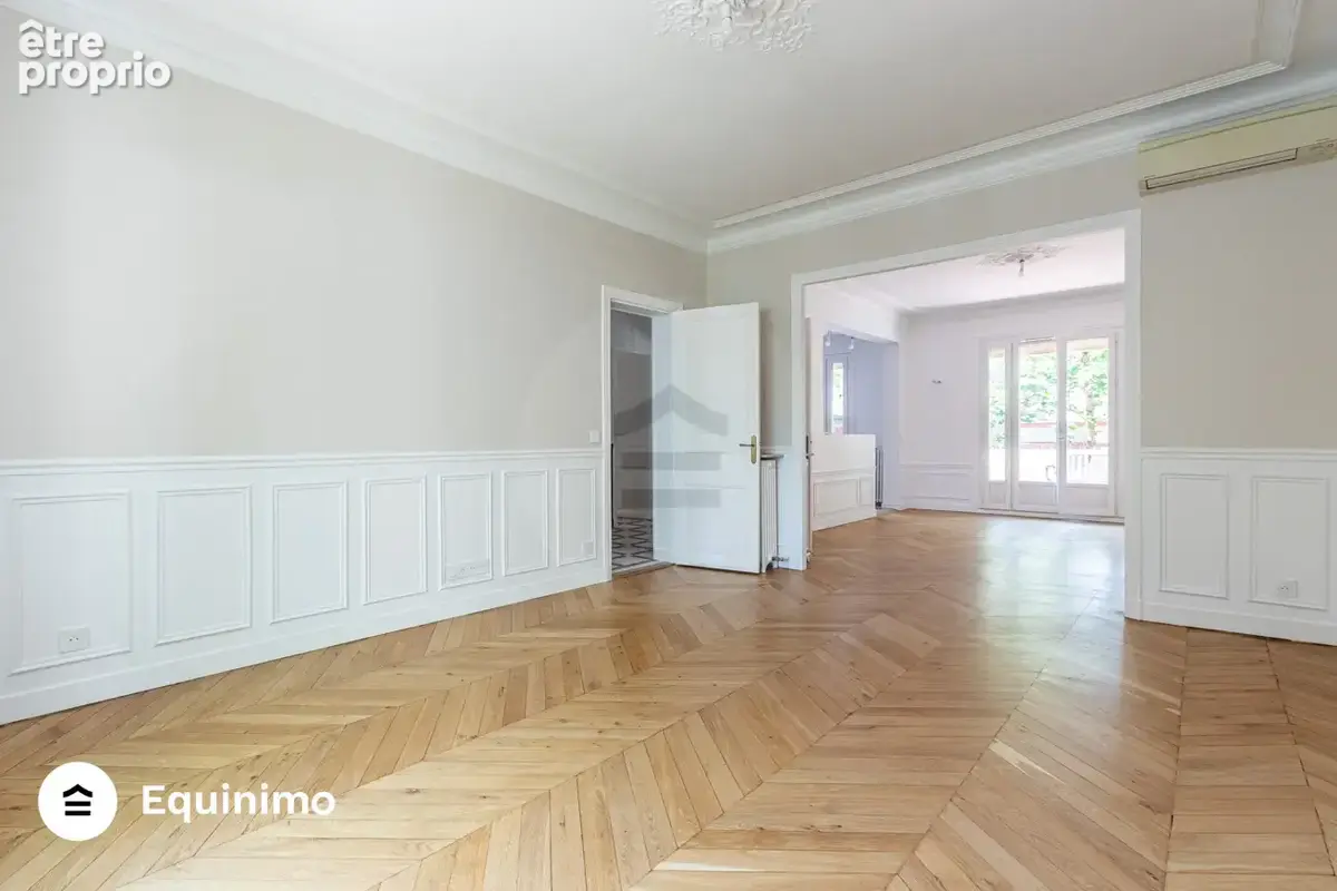 Maison individuelle de 258m2, avec terrasses et jardin, située rue Trouillet Derel - photo 6