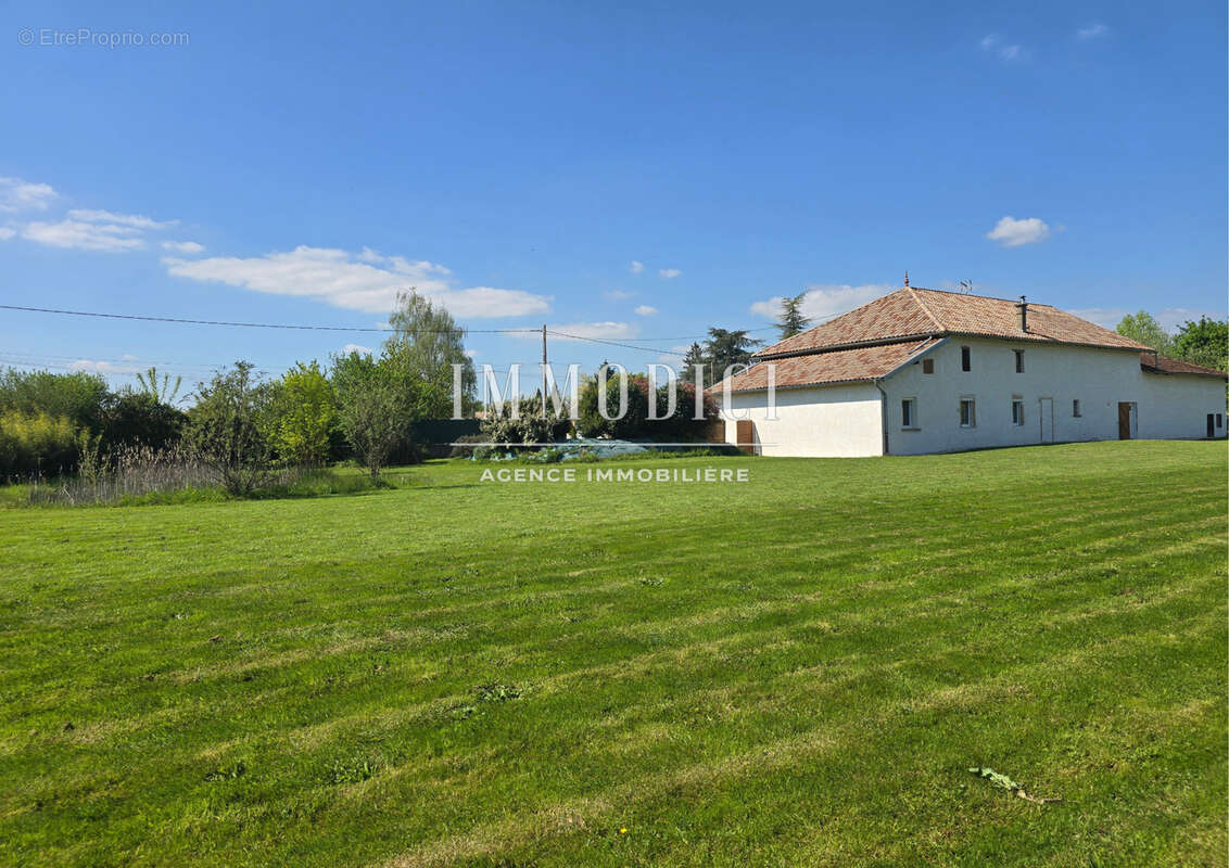 Maison à BAGE-LA-VILLE