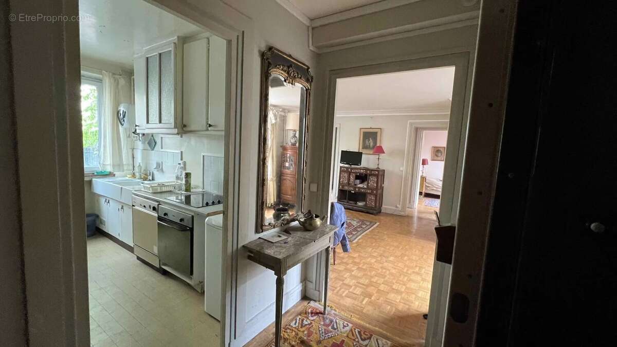 Appartement à NEUILLY-SUR-SEINE