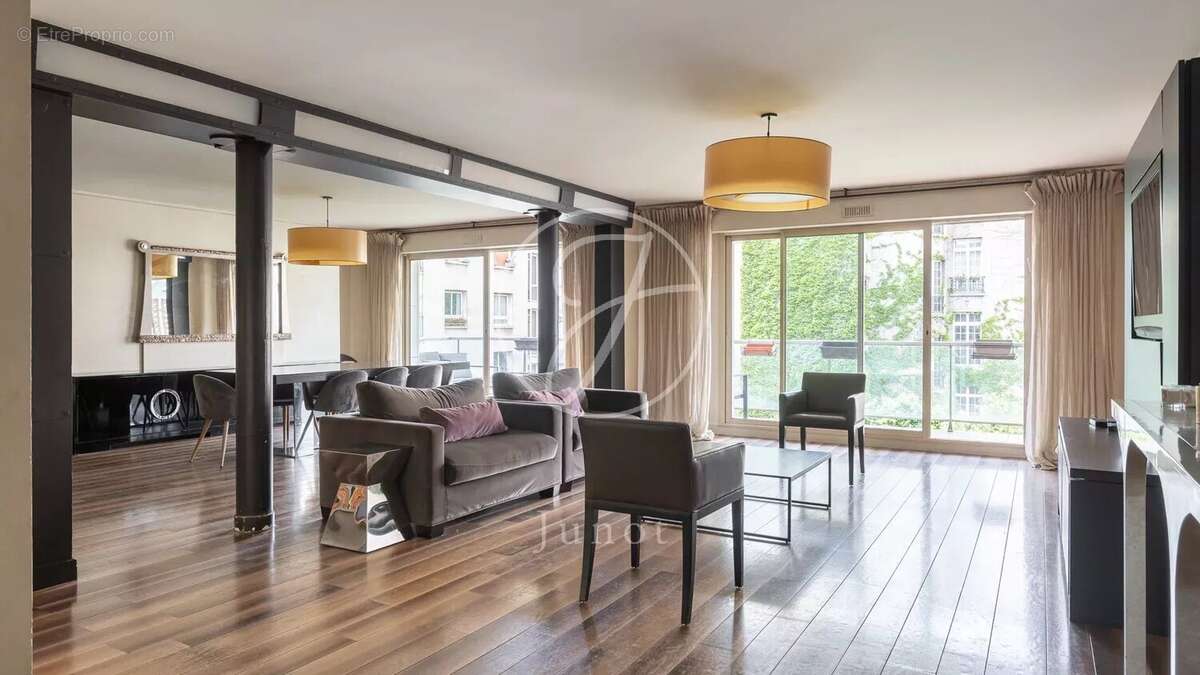 Appartement à PARIS-16E