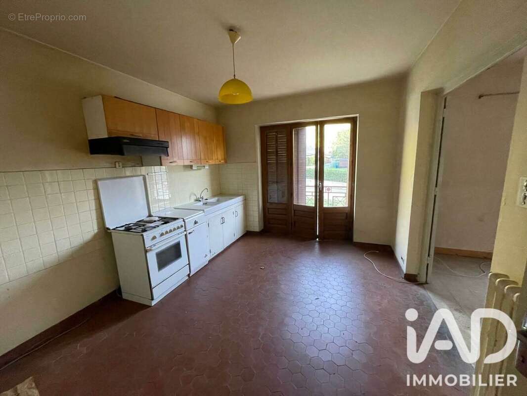 Maison 260 m² à Saint-Avre  - photo 6
