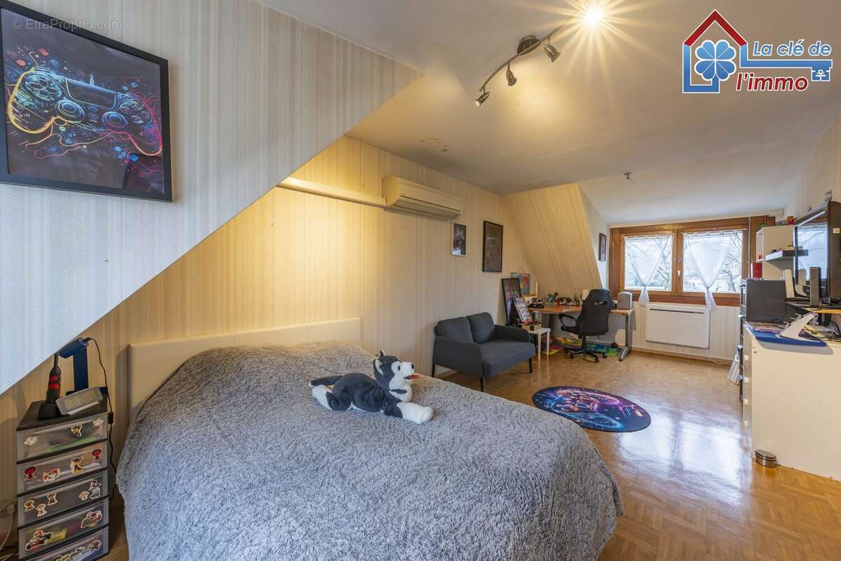 Maison à MOISSY-CRAMAYEL