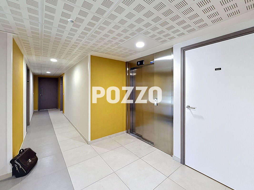 Appartement à DONVILLE-LES-BAINS