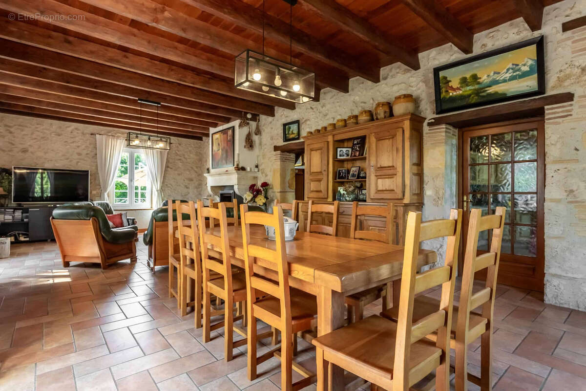 County property with pool and land - photo 26