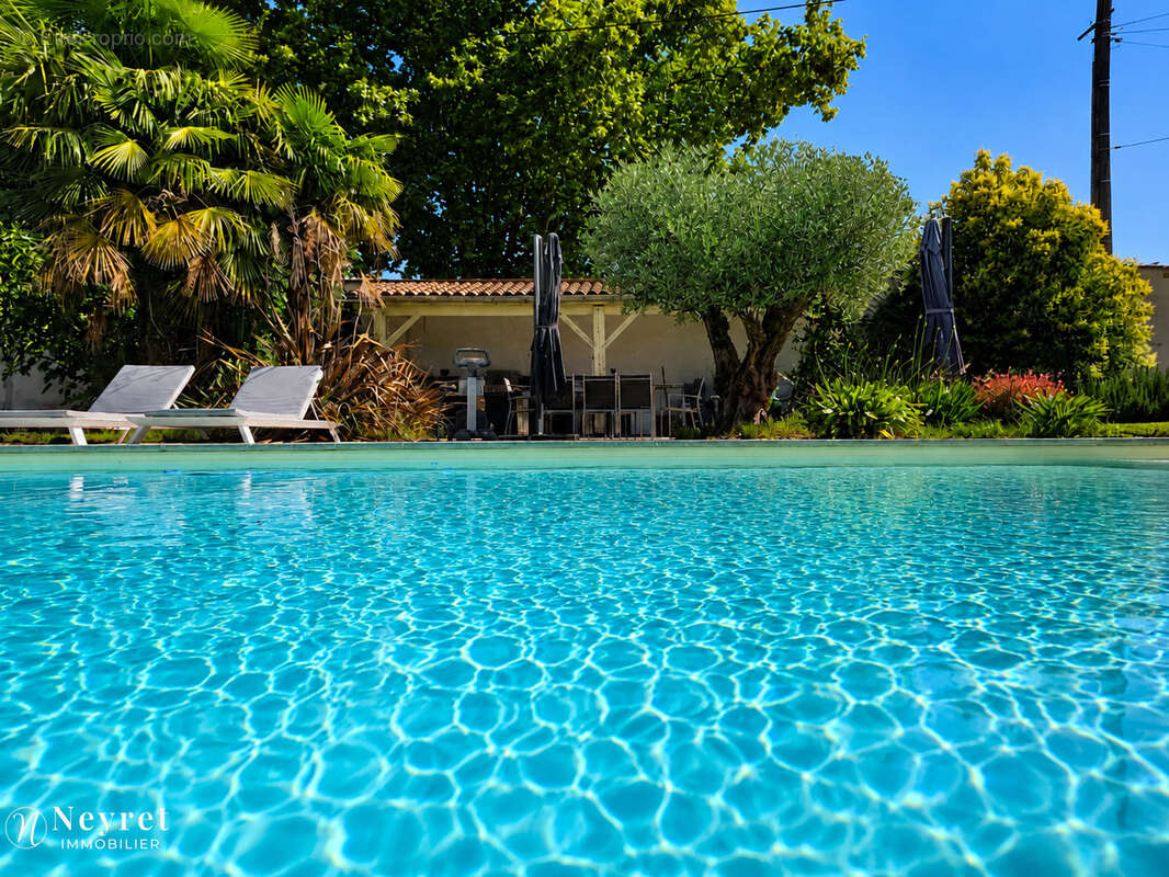 Maison familiale avec piscine, parc paysagé et fort potentiel - photo 2