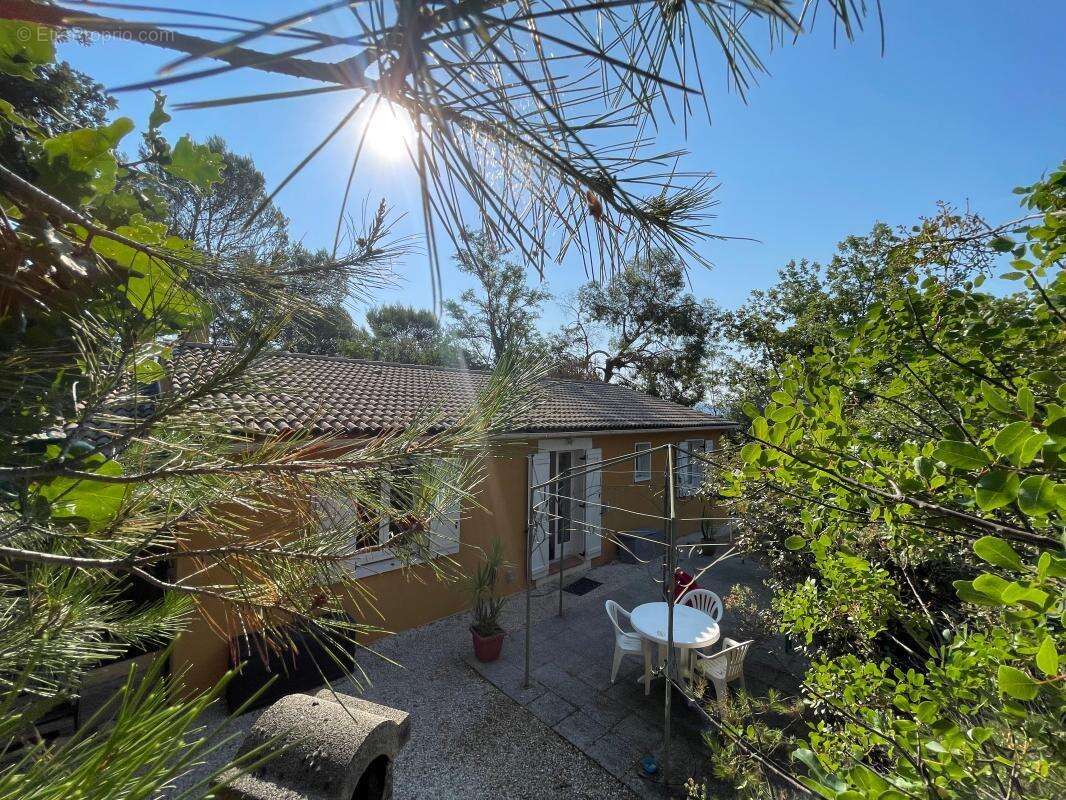 A vendre gareoult 83136 belle maison individuelle de plain pied ! - photo 5