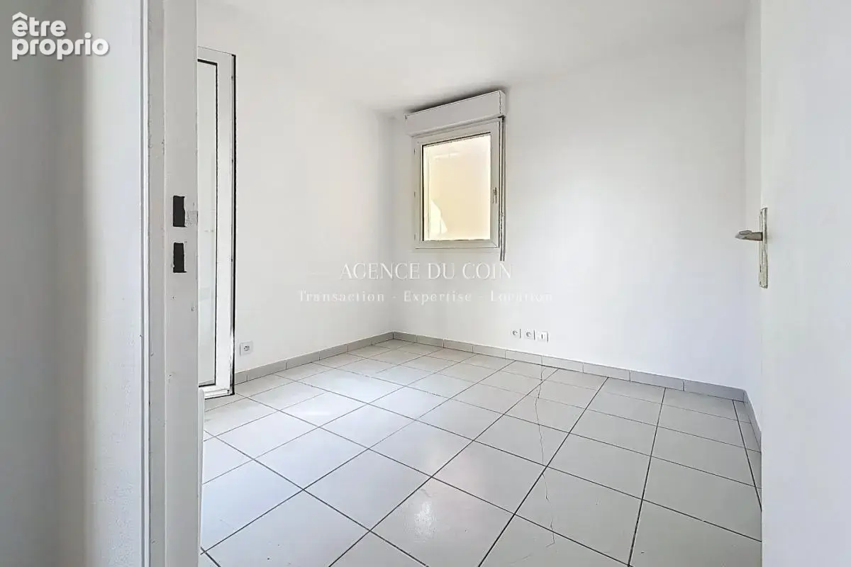 Appartement Port Frejus avec garage !  ​​​​ Un appartement b - photo 8