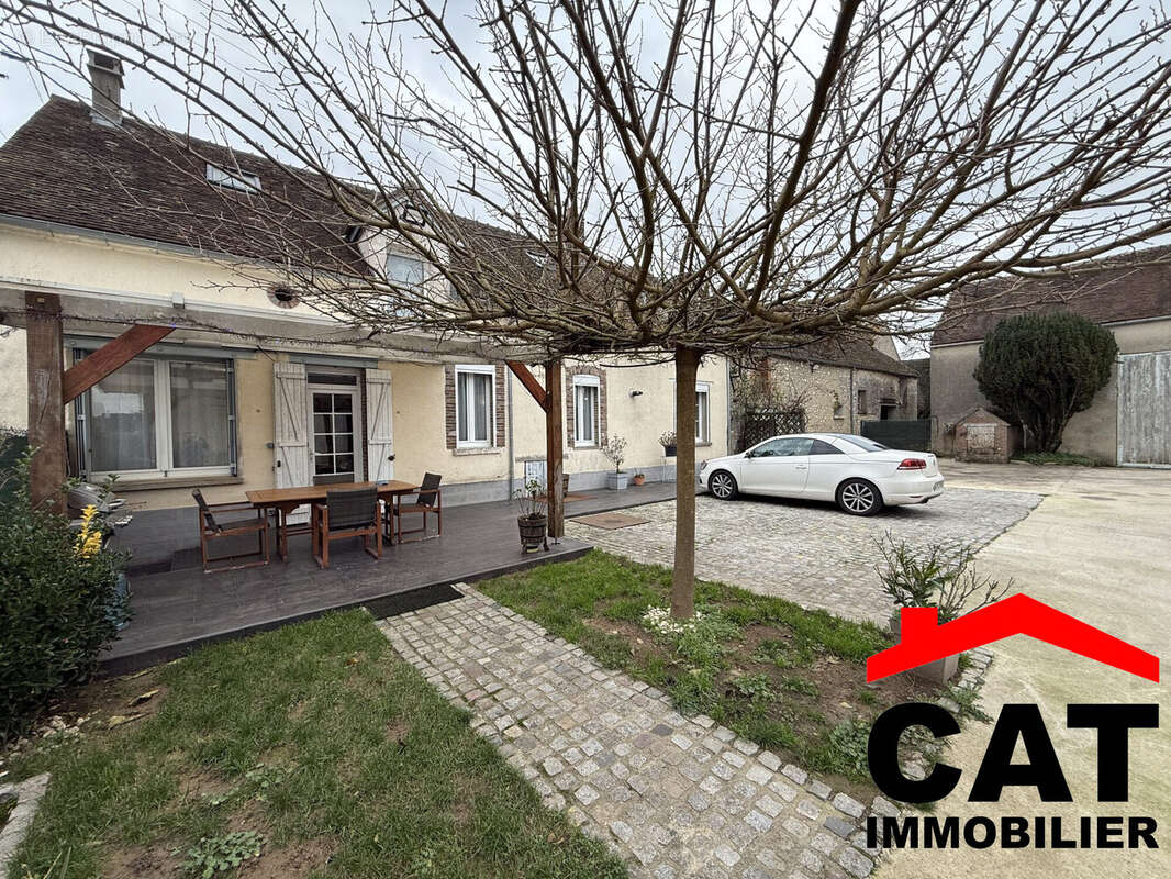 Maison à REMAUVILLE